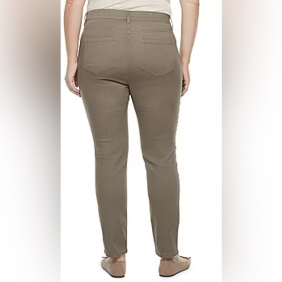 Liz Claiborne Women’s Mid Rise Slim Fit Denim Jeans Plus Size 16 - Picture 9 of 9